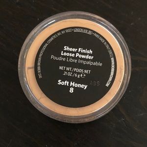 Bobbi Brown Sheer Finish Loose Powder - Soft Honey
